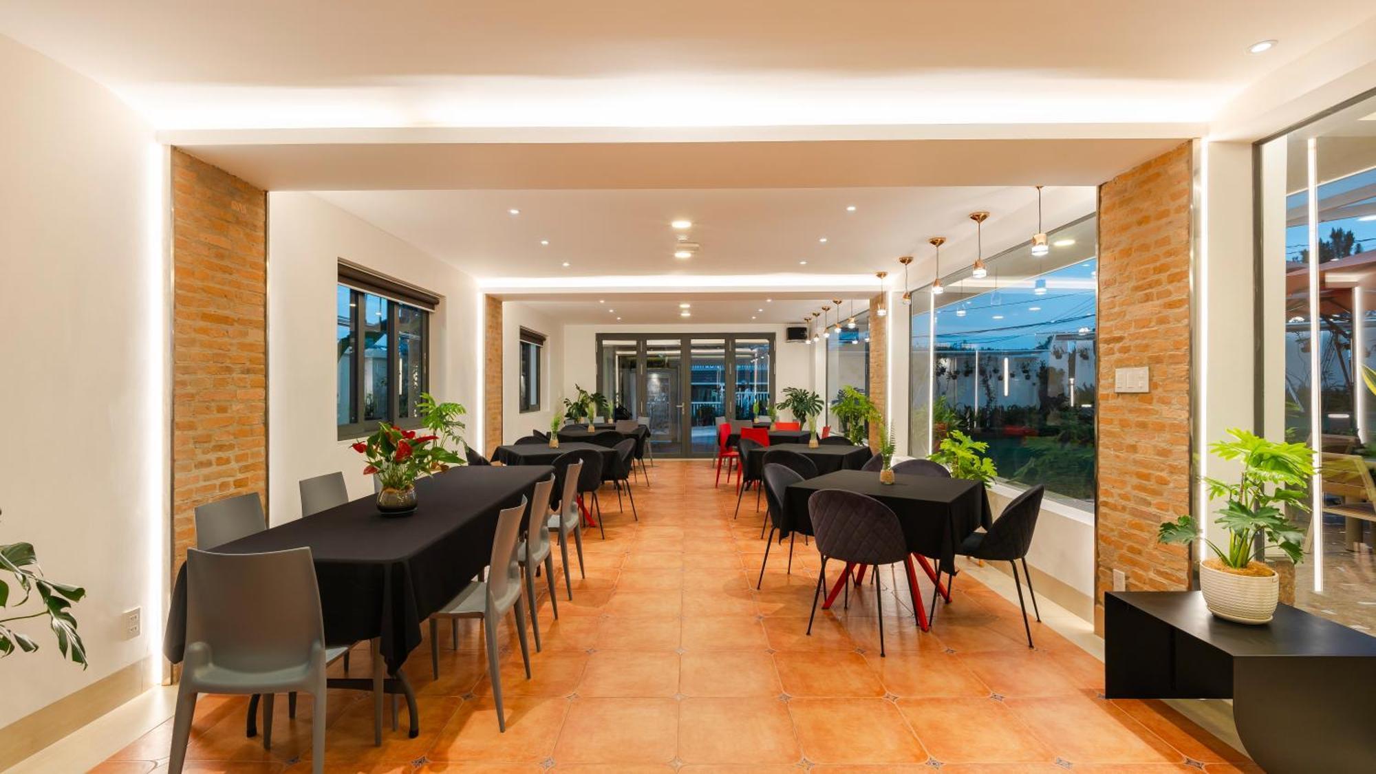 California Hotel Dalat Luaran gambar