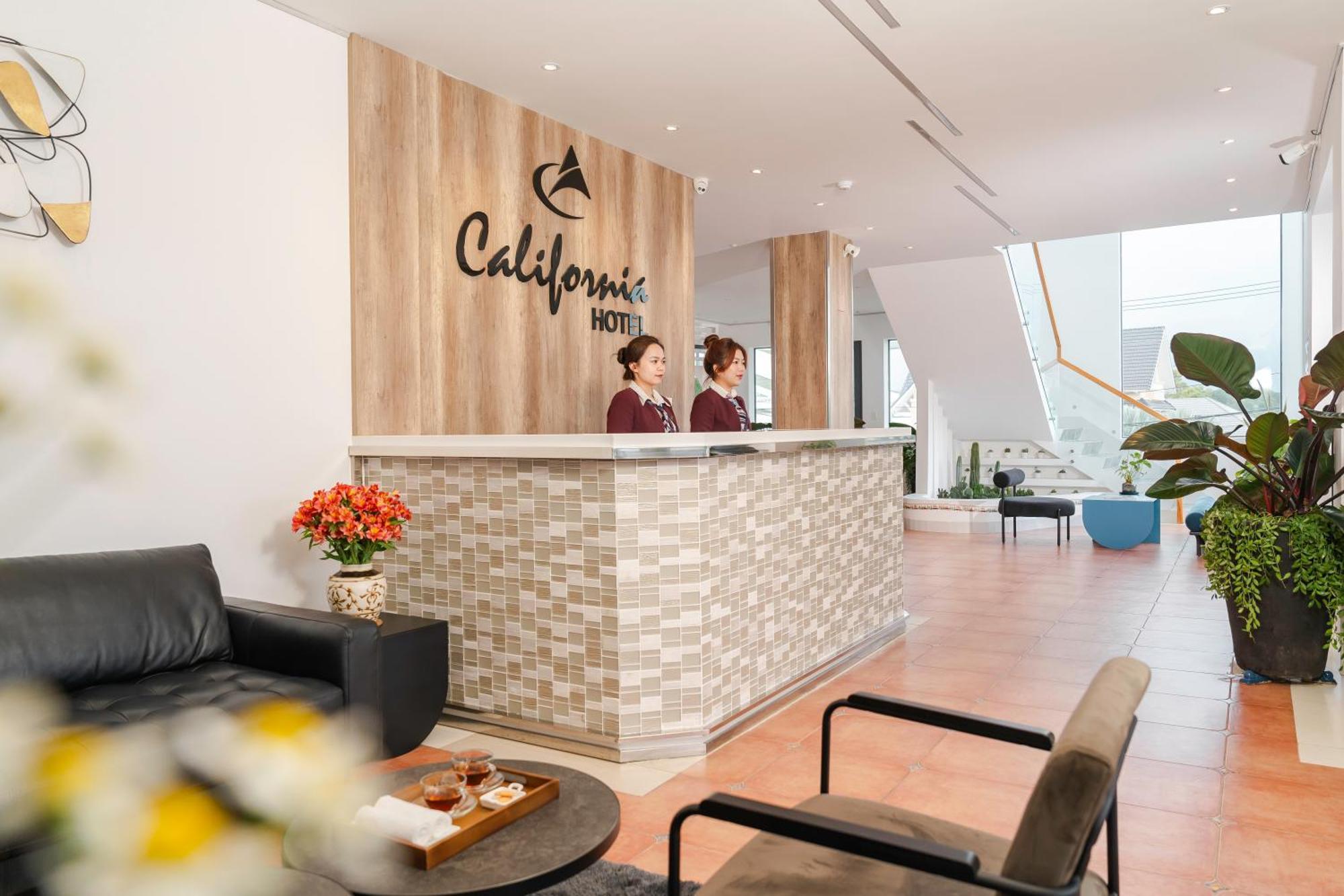 California Hotel Dalat Luaran gambar