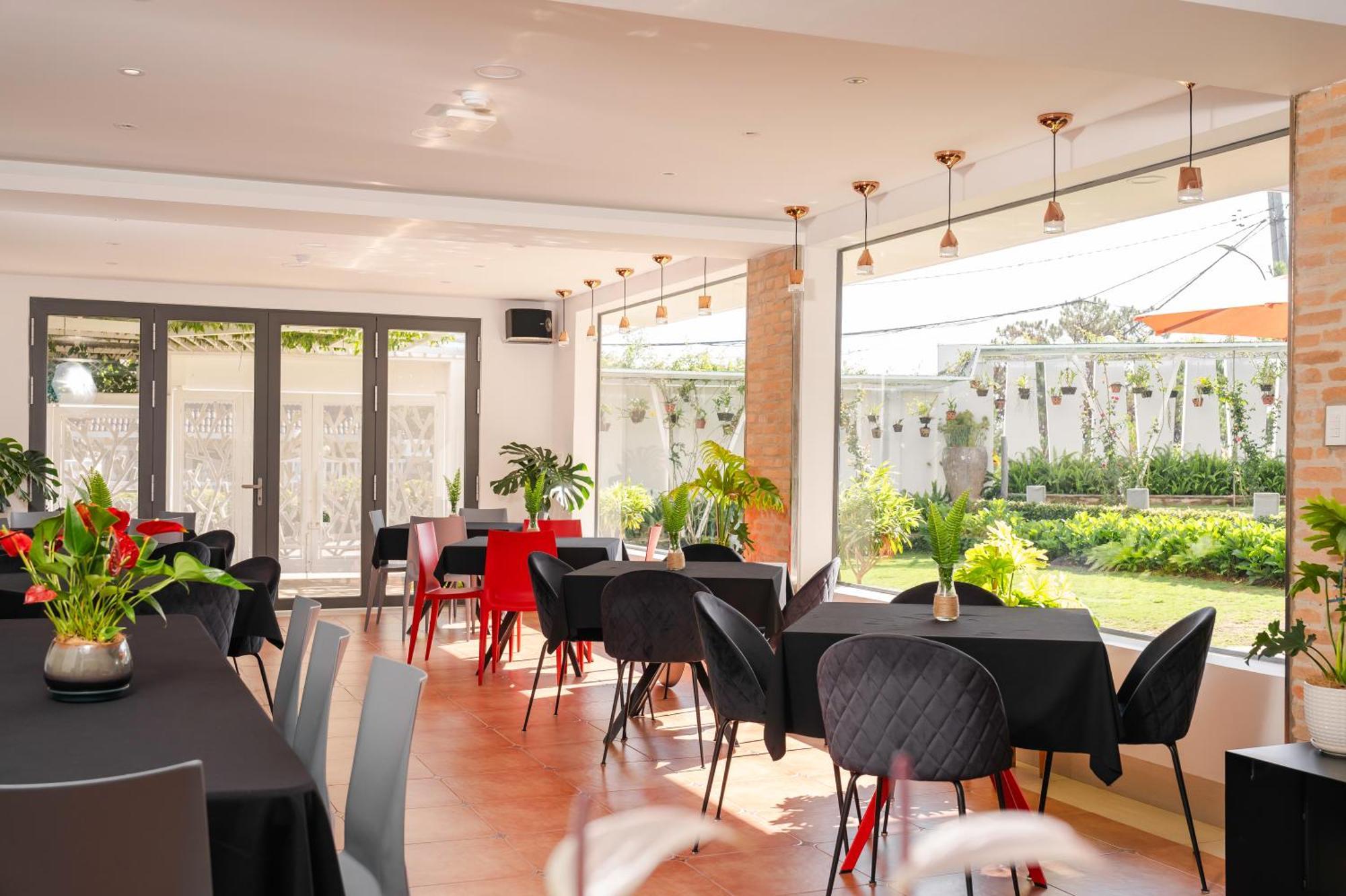 California Hotel Dalat Luaran gambar
