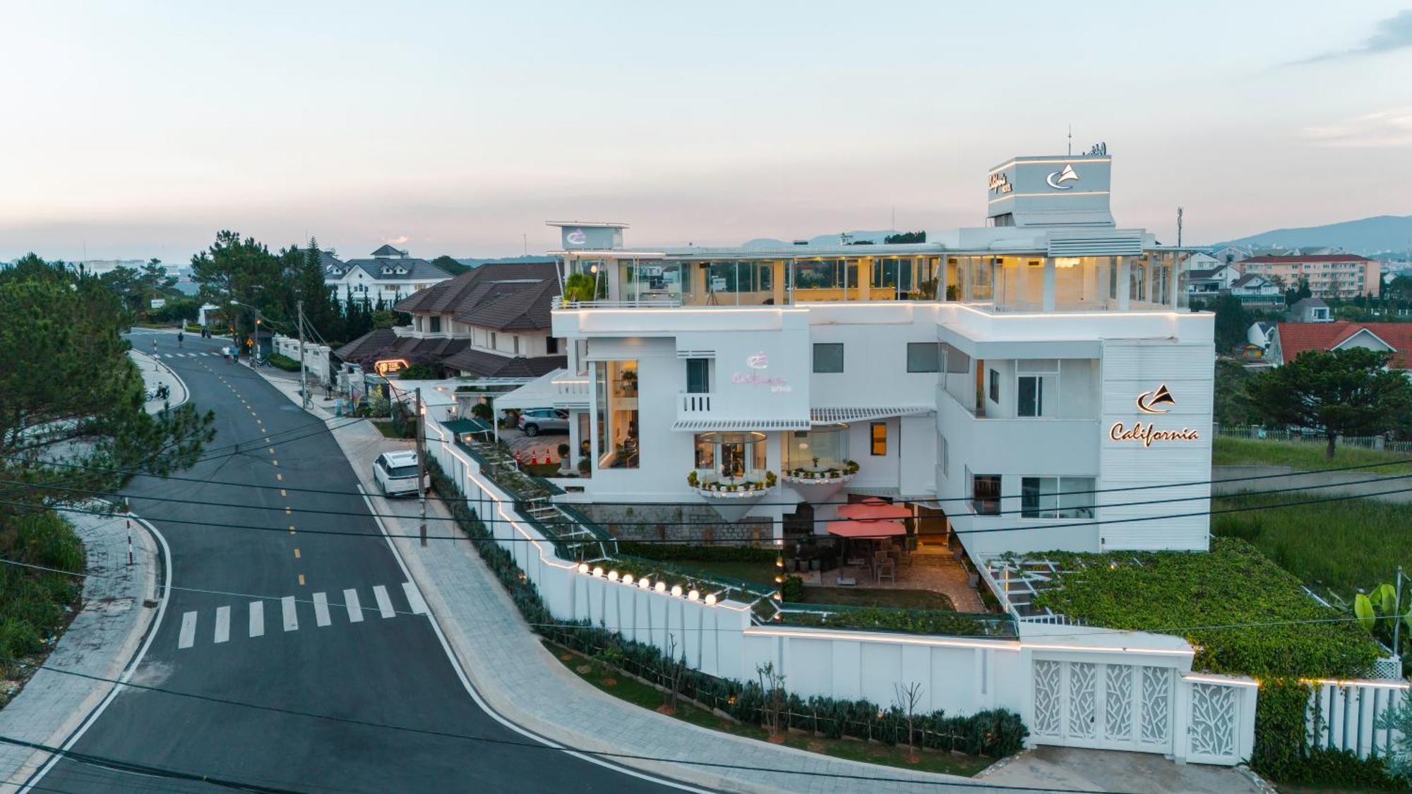 California Hotel Dalat Luaran gambar
