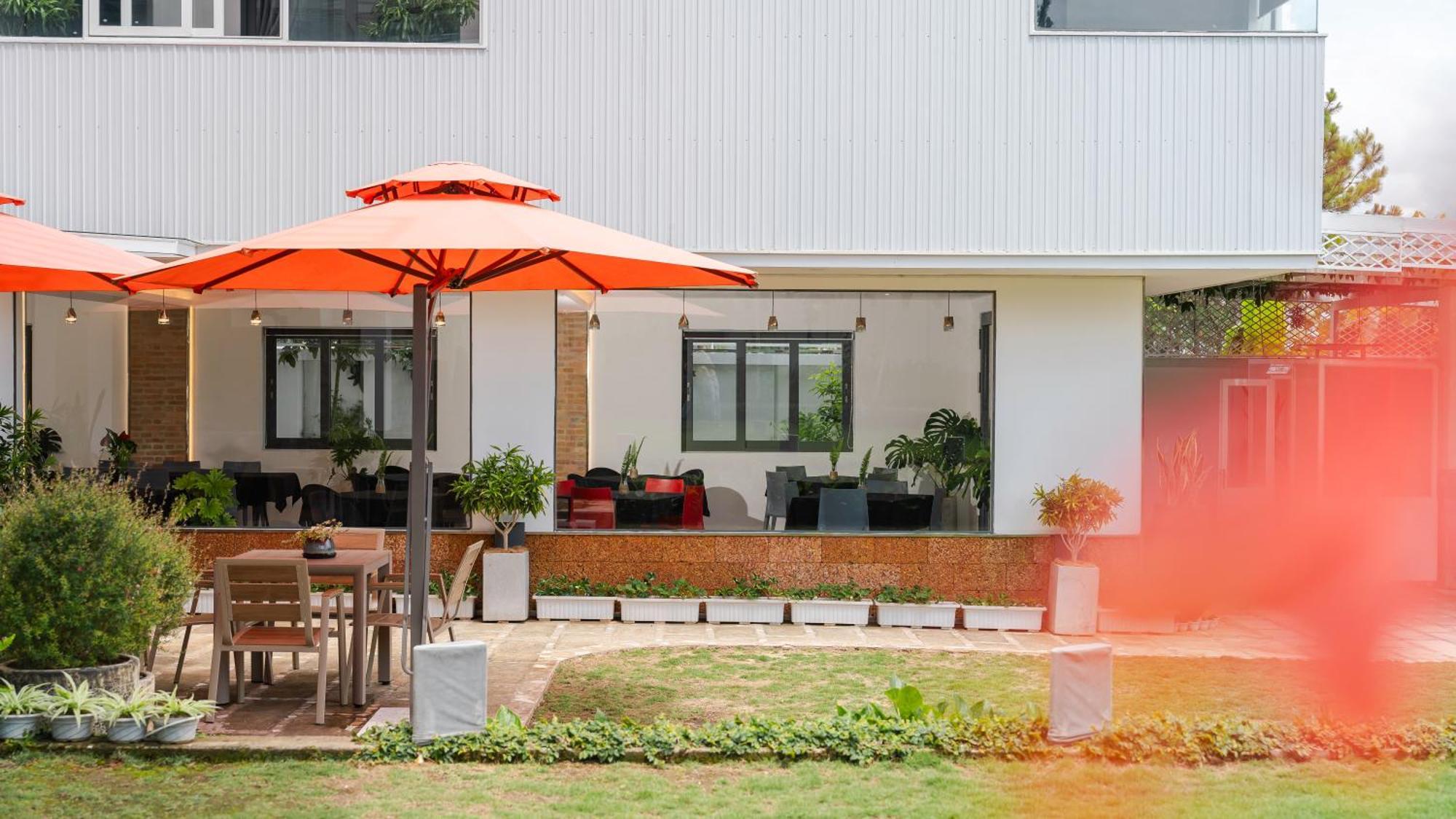 California Hotel Dalat Luaran gambar