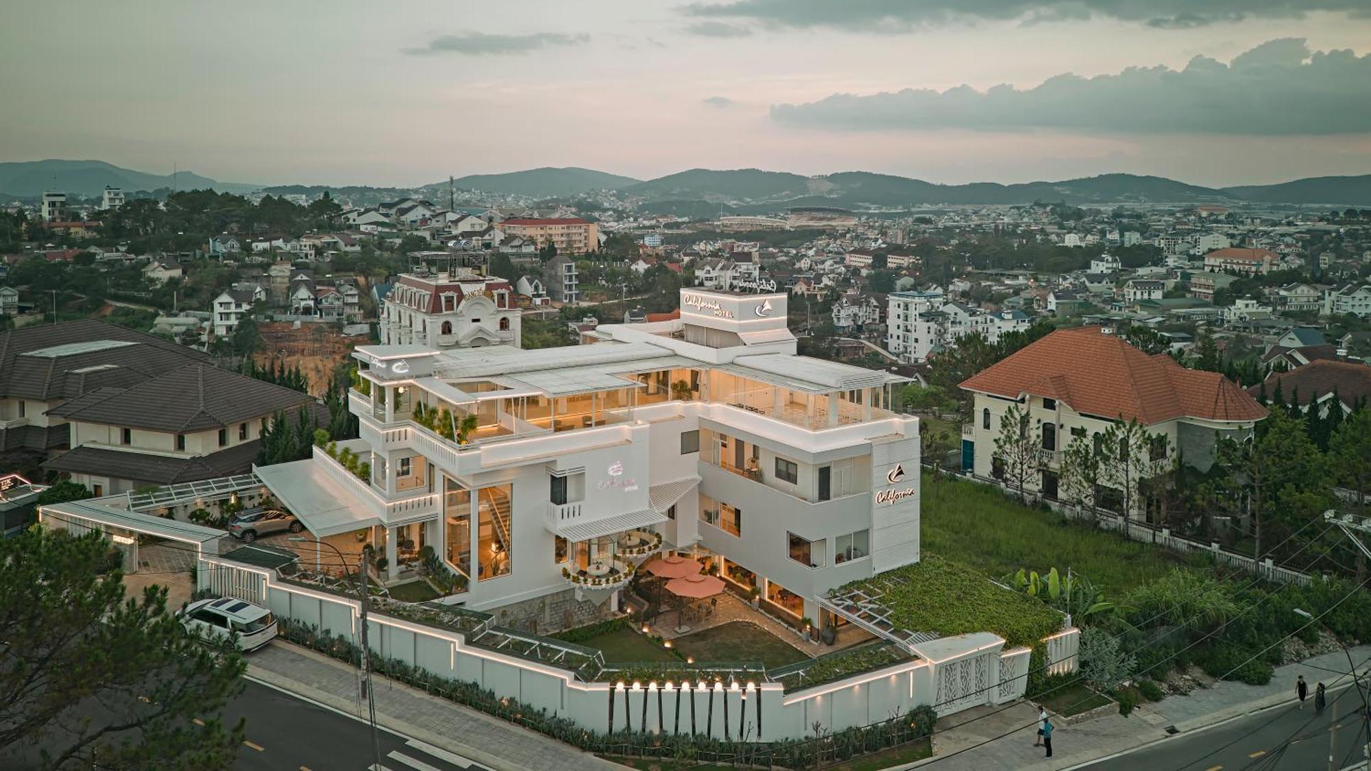 California Hotel Dalat Luaran gambar